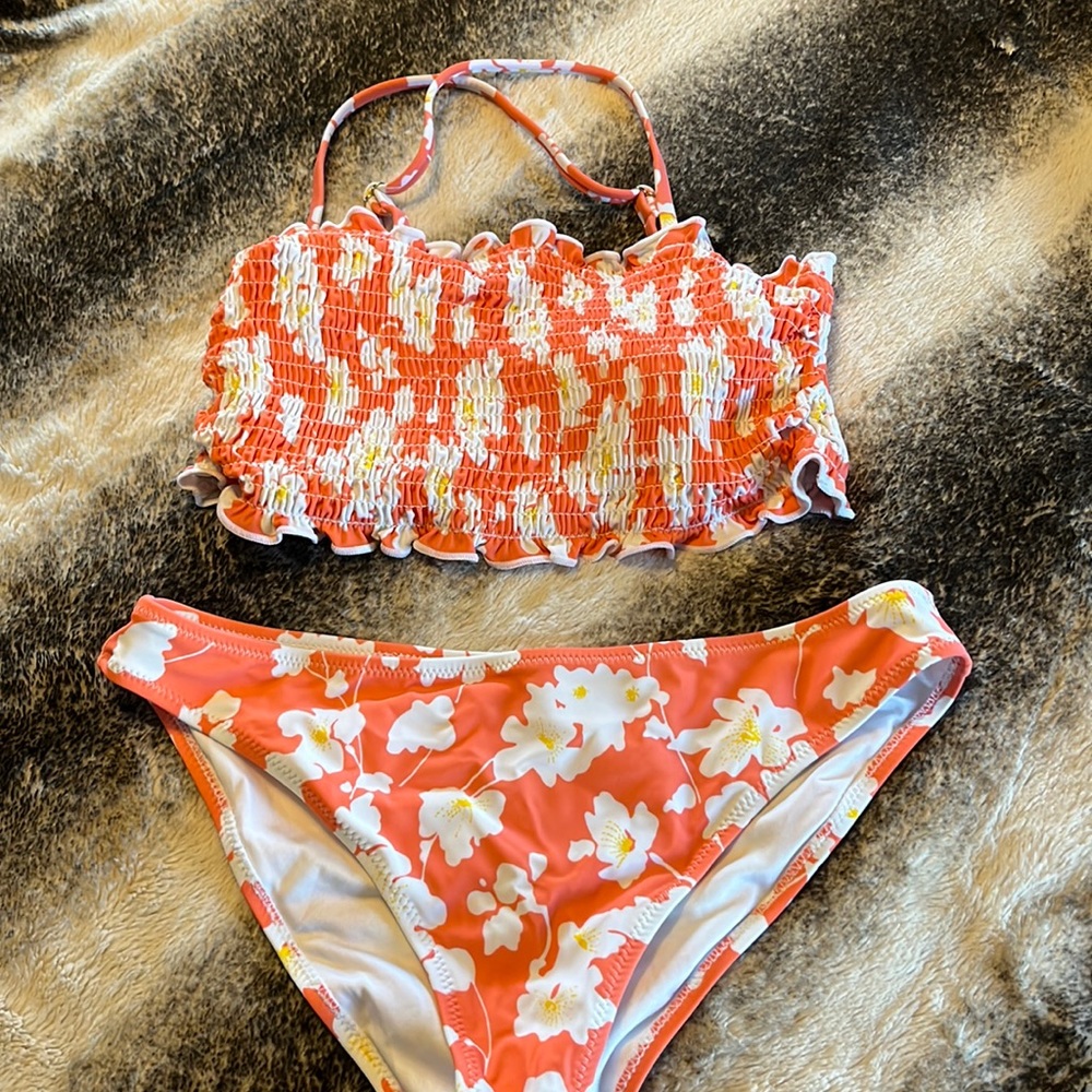 Cupshe Swimsuit. Two Piece. Size small. Never worn but no tags!